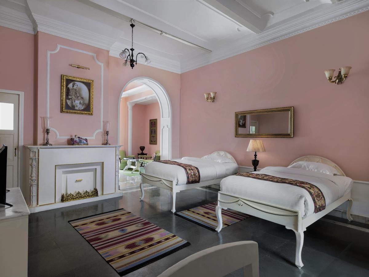 ムラーダーバード Nivah Bed & Breakfast エクステリア 写真