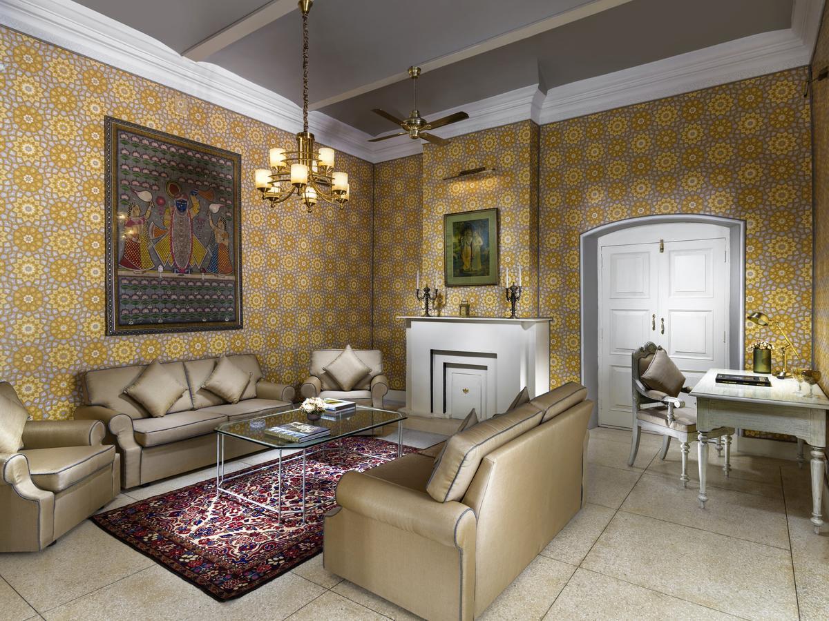 ムラーダーバード Nivah Bed & Breakfast エクステリア 写真