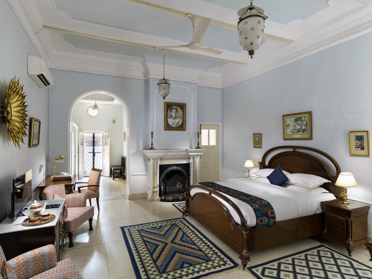 ムラーダーバード Nivah Bed & Breakfast エクステリア 写真